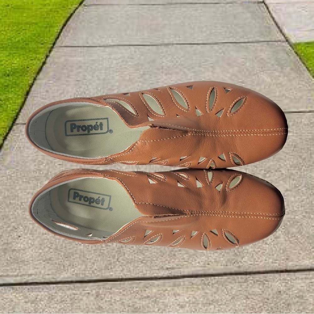 Propet Women’s 8 Dark Tan Leather Cutout Slip-On Shoes - Picture 5 of 7